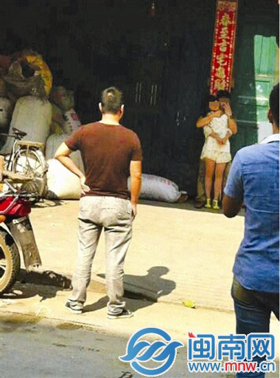 男子劫持女子與警方對(duì)峙