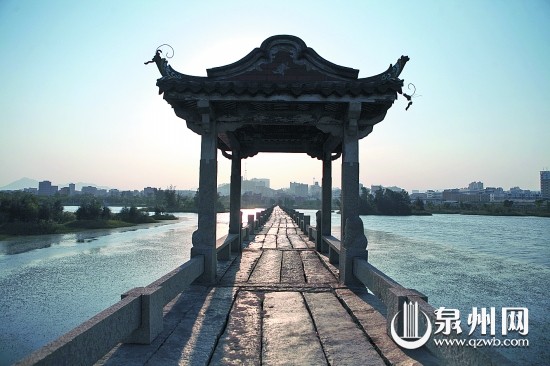 歷經(jīng)歲月洗禮，安平橋仍散發(fā)勃勃生機(jī)
