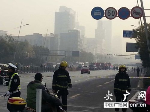 道路已經(jīng)戒嚴