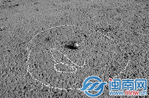 爆炸后,現(xiàn)場散落的鋼珠