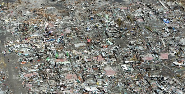 “海燕”摧毀的菲律賓中部城市塔克洛班