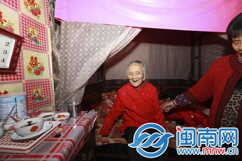 童謠唱著唱著，黃阿婆笑了