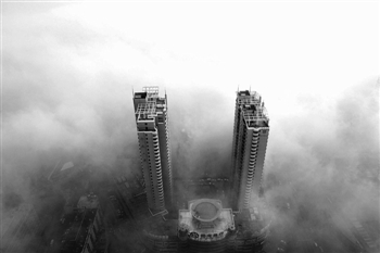 五日，江蘇省南通市大霧籠罩