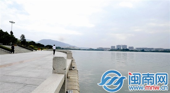 如今西湖完成了治污，碧波萬頃