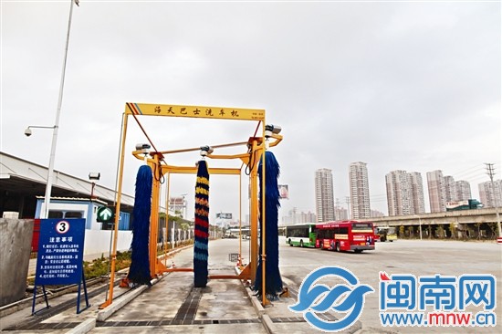 大型的自動洗車機