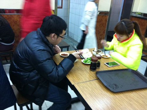 店內(nèi)顧客點(diǎn)“主席套餐”