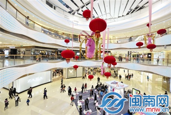 昨晚9點半，泉州市區(qū)萬達廣場，依舊人來人往