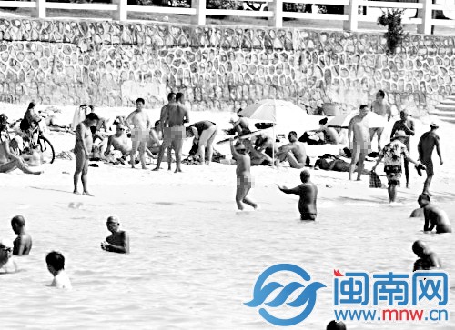 三亞驚現(xiàn)“裸體浴場(chǎng)”