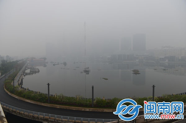 昨日12時(shí)24分，豐澤浦西，泉州最高商業(yè)樓迷失霧中