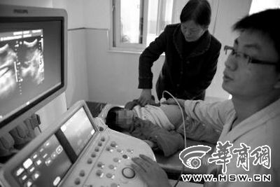 幼兒園孩子在西安市兒童醫(yī)院進(jìn)行檢查