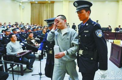 劉漢等36人涉黑案歷經(jīng)17天審理，一審全部休庭。