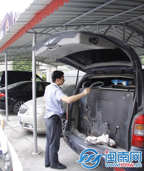 黃某等人買報(bào)廢商務(wù)車改裝成“油耗子”車