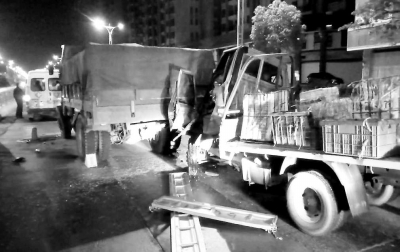 追尾后，兩車卡在一起