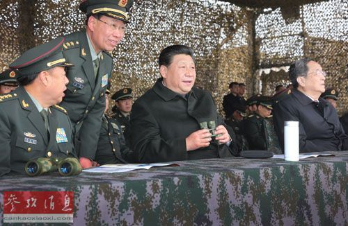 國家主席習(xí)近平看望慰問駐新疆部隊(duì)。