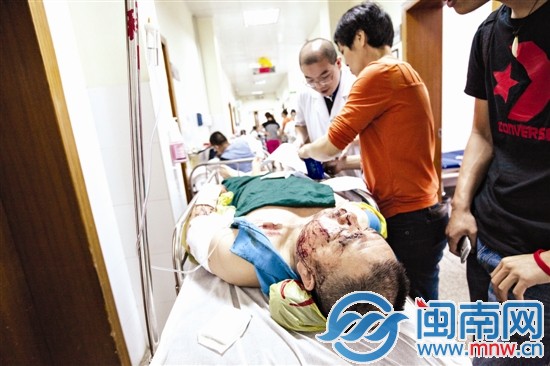 大巴司機(jī)受傷，幸無(wú)生命危險(xiǎn)