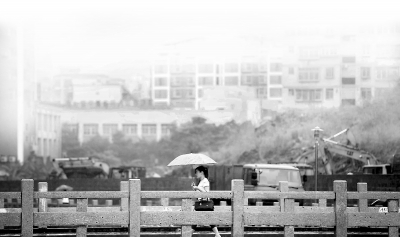 大雨造成市民出行困難。2