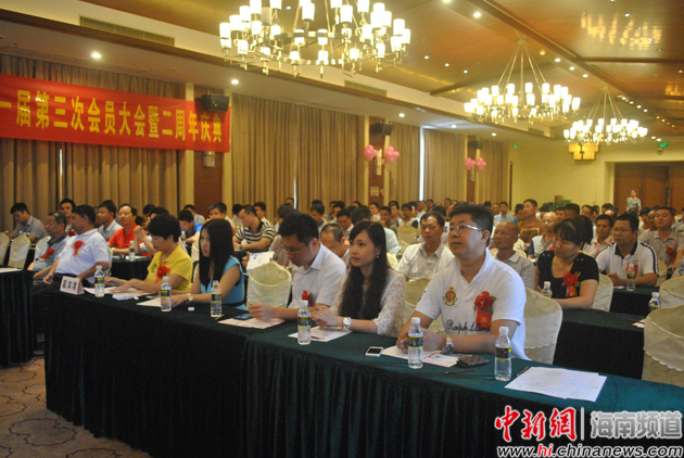 ?？谀习采虝?huì)成立兩周年