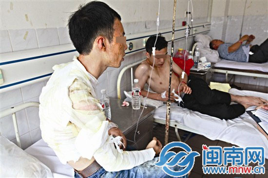 受傷的兩名男子，目前仍在醫(yī)院治療