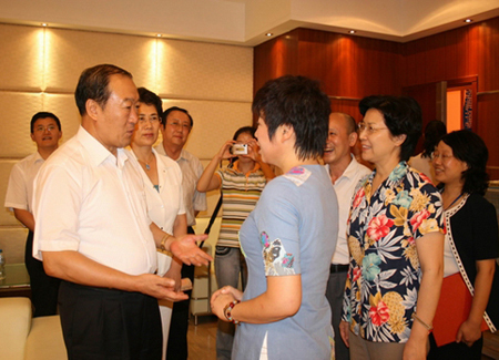 浙江籍商人陳建男邀請周建華考察企業(yè)