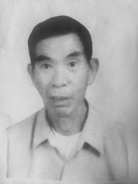 林孫盛，身高168厘米，走失時(shí)身穿白色衣服，灰色褲