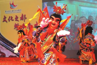 閩南傳統(tǒng)的電音三太子表演。