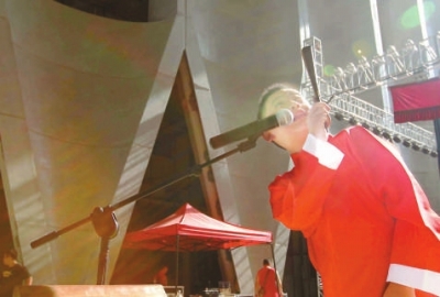 實驗小學(xué)學(xué)生吳培凱在表演閩南講古《鄭成功的傳奇一