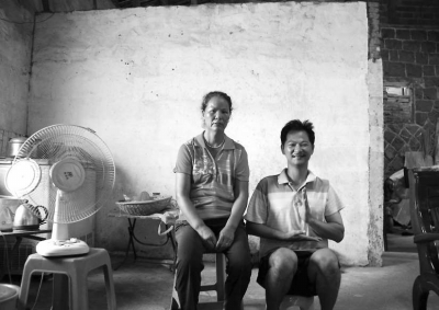 周秀鳳和她兒子吳自力。