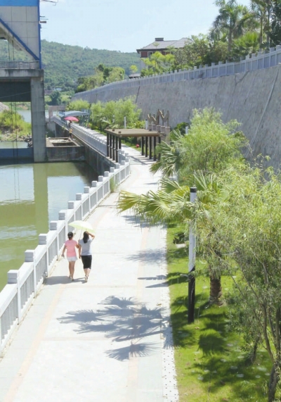 圖為會展中心北區(qū)景觀岸線。