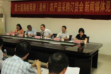 會(huì)議由南安市人民政府張小紅副市長(zhǎng)主持